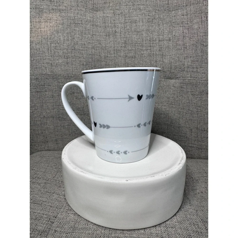 Williams Sonoma White Mug with Gray‎ Arrows and Hearts Design Coffee Tea Cup